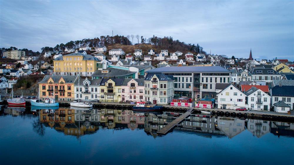 Bilder av Farsund og hvor skolen ligger  - Klikk for stort bilde