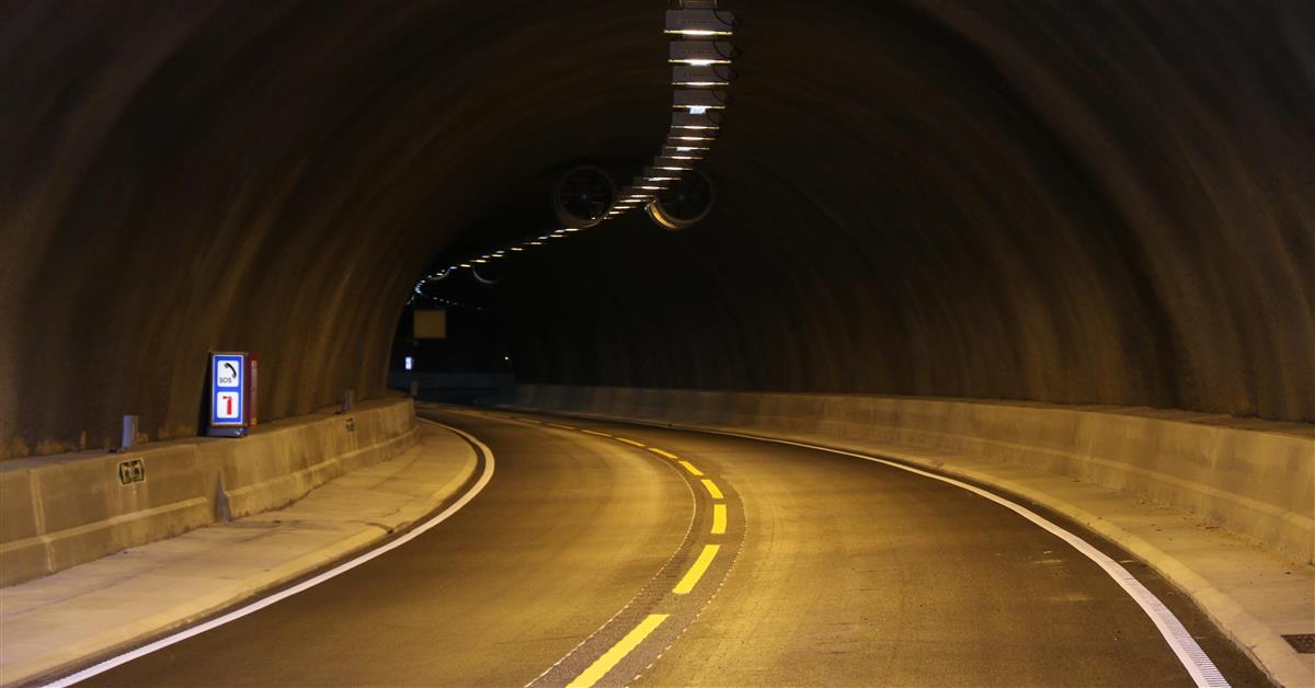 Illustrasjonsfoto. Ny og oppgradert tunnel uten biler.  - Klikk for stort bilde